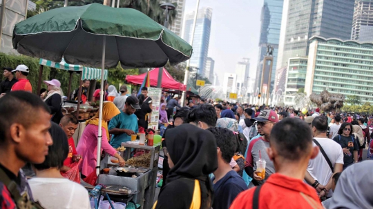 Lemahnya Pengawasan Petugas, PKL Banjiri Thamrin dan HI Saat CFD