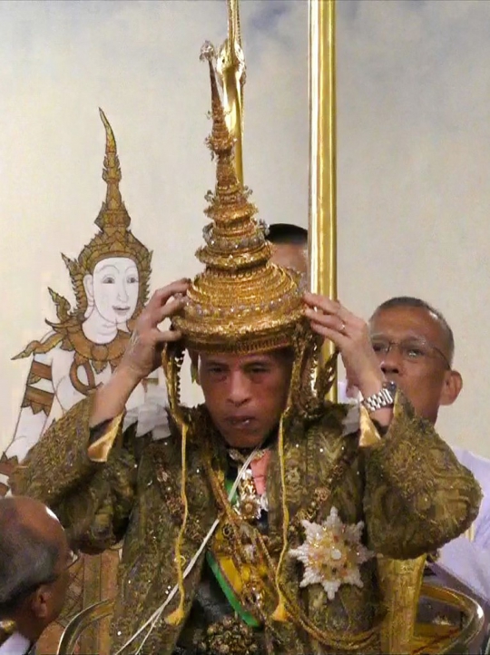 Momen Penobatan Maha Vajiralongkorn Saat Jadi Raja Thailand