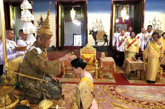 Momen Penobatan Maha Vajiralongkorn Saat Jadi Raja Thailand