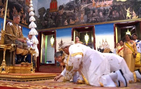 Momen Penobatan Maha Vajiralongkorn Saat Jadi Raja Thailand
