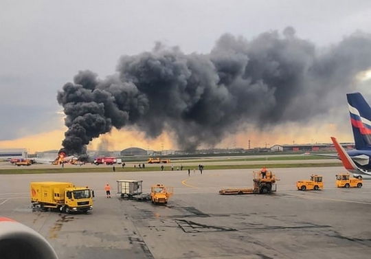 Pesawat Sukhoi Terbakar di Bandara Rusia, 41 Orang Tewas