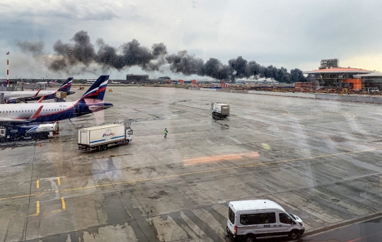 Pesawat Sukhoi Terbakar di Bandara Rusia, 41 Orang Tewas