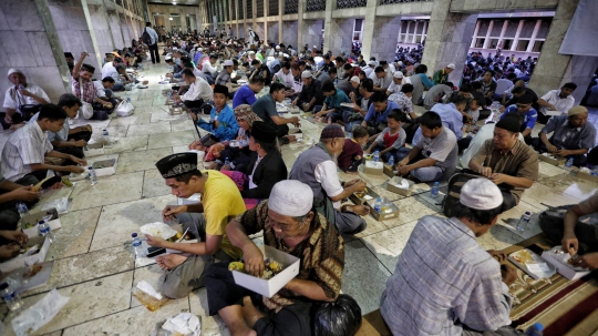 Kenikmatan Buka Puasa Bersama di Masjid Istiqlal