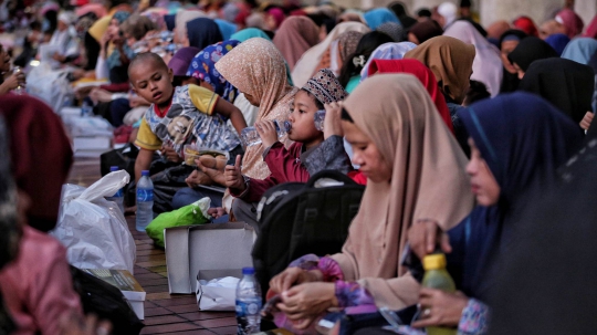 Kenikmatan Buka Puasa Bersama di Masjid Istiqlal