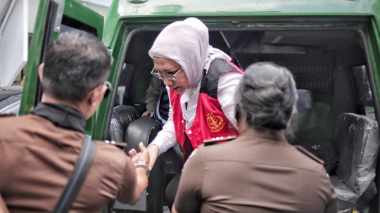 Atiqah Dampingi Ratna Sarumpaet Jelang Jalani Sidang Lanjutan