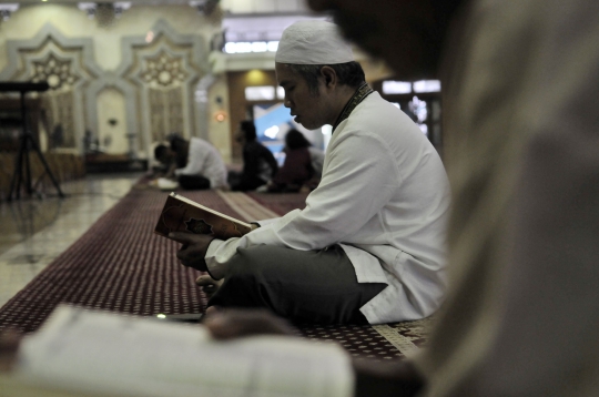 Menanti Waktu Berbuka dengan Tadarus Bersama