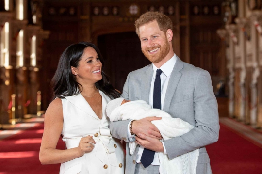 Pangeran Harry dan Meghan Markle Perkenalkan Royal Baby