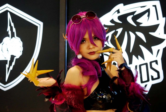 Deretan Cosplayer Cantik Ramaikan Turnamen e-Sport di Vietnam