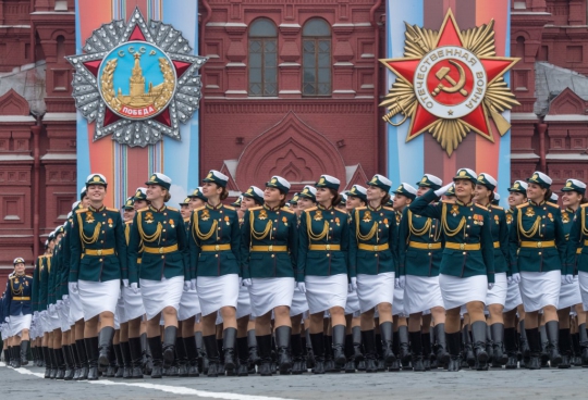 Aksi Prajurit Cantik Rusia dalam Parade Militer di Hari Kemenangan