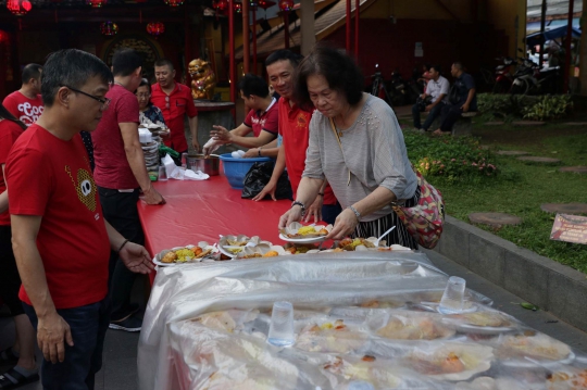 Kebersamaan Komunitas Muslim Tionghoa Indonesia Sajikan Menu Berbuka Puasa