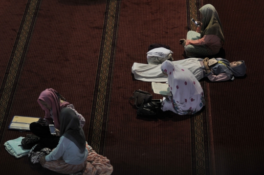 Masjid Istiqlal Tempat Tidur Favorit Warga saat Ramadan