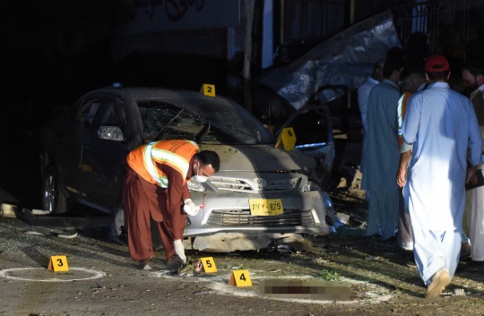Situasi Mencekam Usai Serangan Bom di Pos Polisi Pakistan