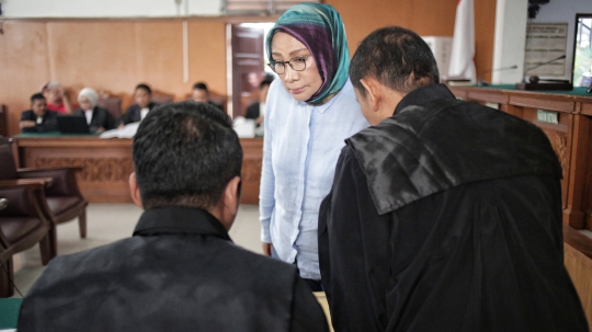 Ekspresi Terdakwa Ratna Sarumpaet Saat Jalani Sidang Lanjutan