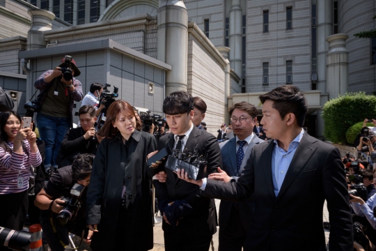 Seungri, Mantan Anggota Boyband Korea Ditahan Terkait Kasus Prostitusi