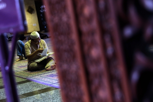 Ramadan, Muslim Perbanyak Amal Ibadah di Masjid At-Tin