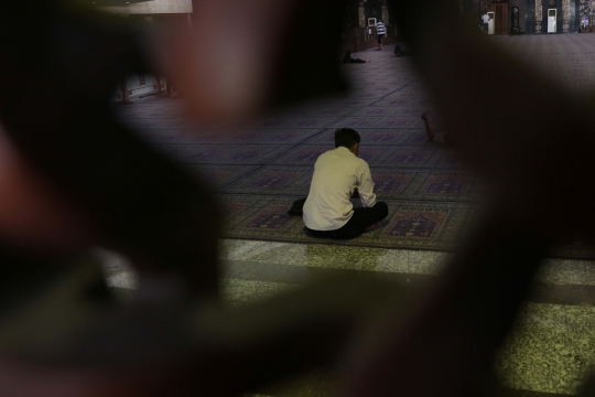 Ramadan, Muslim Perbanyak Amal Ibadah di Masjid At-Tin