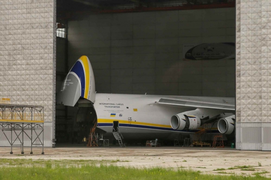 Mengintip Isi Pabrik Pesawat Raksasa Antonov