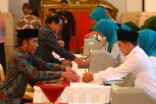 Presiden Jokowi Serahkan Zakat Mal di Istana Negara