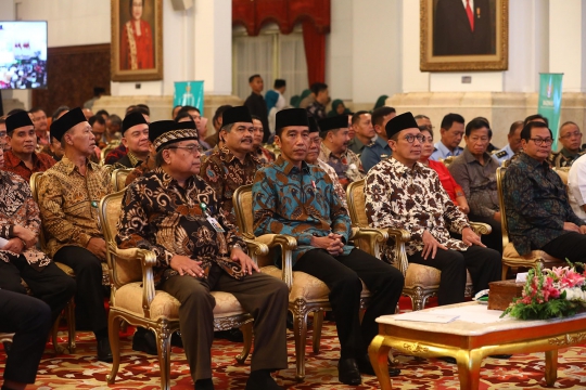 Presiden Jokowi Serahkan Zakat Mal di Istana Negara