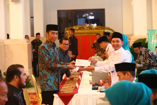 Presiden Jokowi Serahkan Zakat Mal di Istana Negara