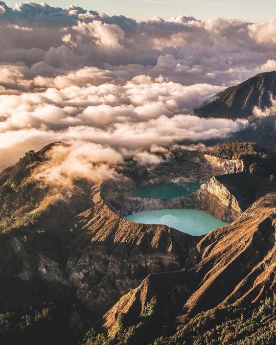 Pesona Danau Kelimutu dan 3 Warnanya yang Cantik