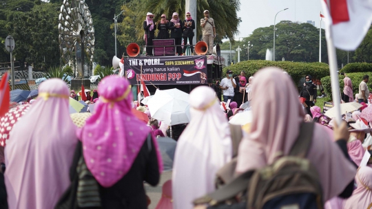 Presidium Perempuan Indonesia Gelar Aksi Damai di Depan Istana