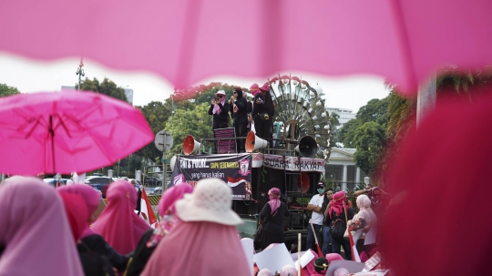 Presidium Perempuan Indonesia Gelar Aksi Damai di Depan Istana