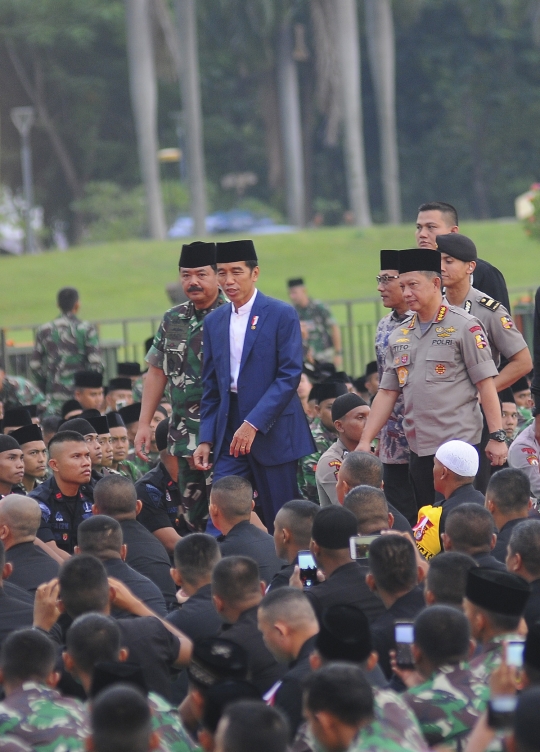 Jokowi Buka Bersama dengan TNI/POLRI