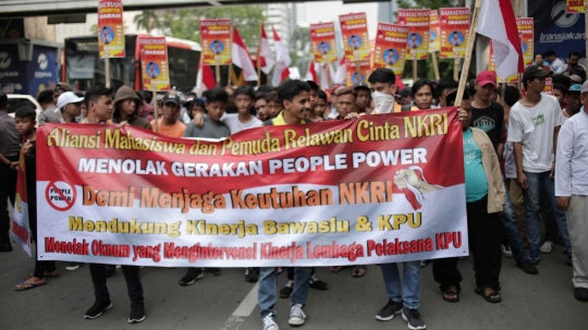 Aksi Tolak People Power di Bawaslu