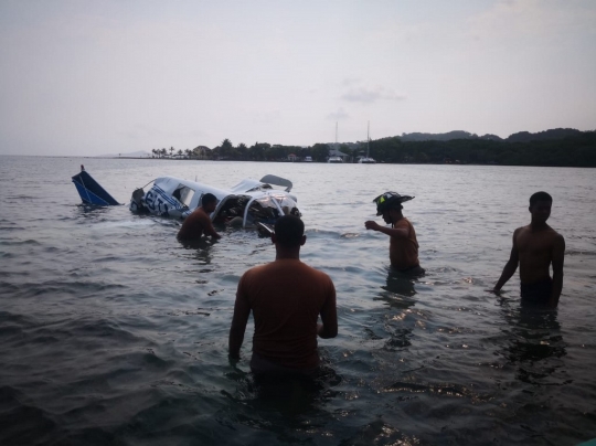 Pesawat Jatuh di Laut Honduras, Lima Orang Tewas