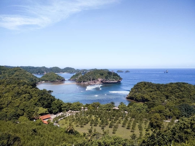 Foto Atmosfer Raja Ampat Mini Di Pantai Teluk Asmara