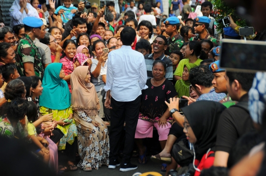 Jokowi-Ma'ruf Sampaikan Pidato Kemenangan di Kampung Deret