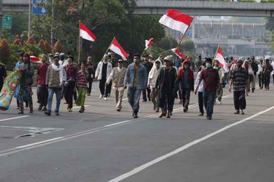 Massa Gerakan Nasional Kedaulatan Rakyat Geruduk Bawaslu