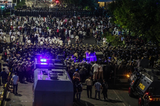 Polisi Bubarkan Masa Aksi di Depan Gedung Bawaslu