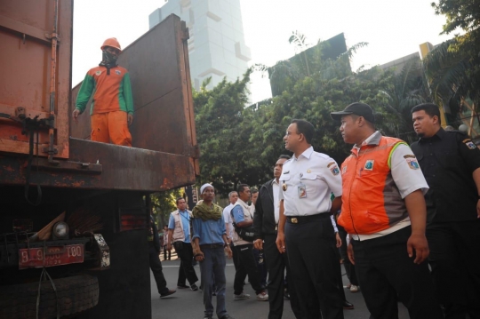 Anies Baswedan Jenguk Korban Kerusuhan di RS Tarakan