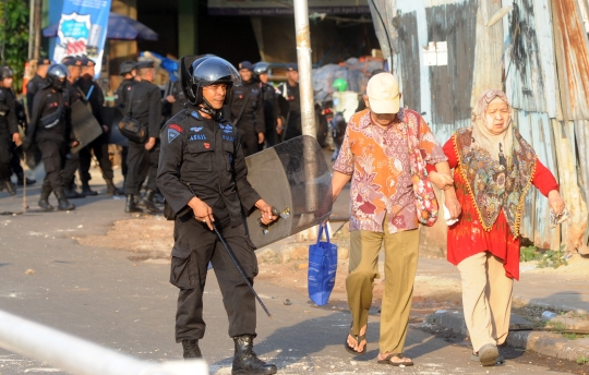 Massa Sempat Kuasai Jalan Tol Dalam Kota