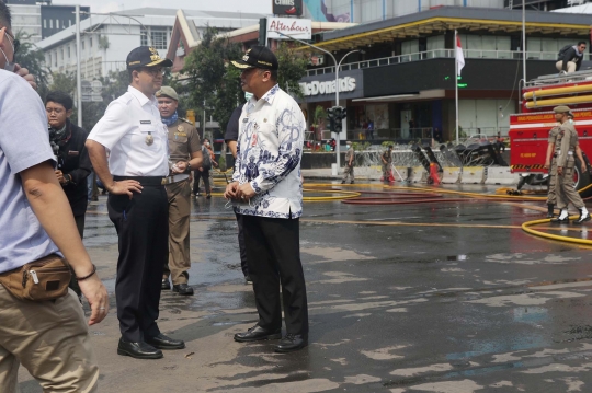 Anies Baswedan dan PPSU Bersihkan Lokasi Demo 22 Mei