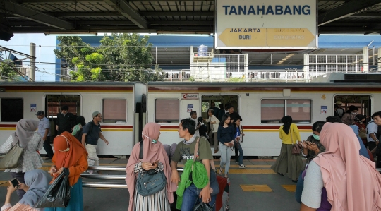 Stasiun Tanah Abang Kembali Dibuka Usai Aksi 22 Mei