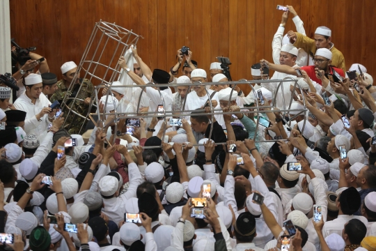 Ribuan Jemaah Salatkan Jenazah Ustaz Arifin Ilham di Masjid Az-Zikra Sentul