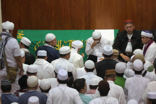 Ribuan Jemaah Salatkan Jenazah Ustaz Arifin Ilham di Masjid Az-Zikra Sentul