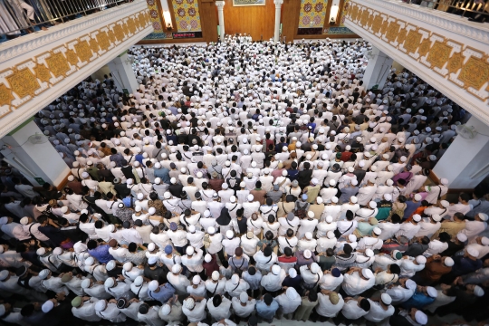 Ribuan Jemaah Salatkan Jenazah Ustaz Arifin Ilham di Masjid Az-Zikra Sentul