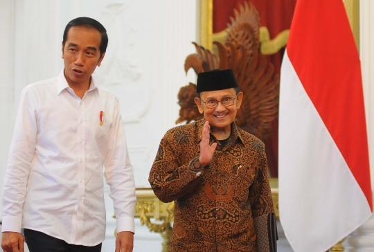 Jokowi Terima Kunjungan Habibie di Istana Merdeka