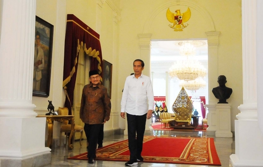 Jokowi Terima Kunjungan Habibie di Istana Merdeka