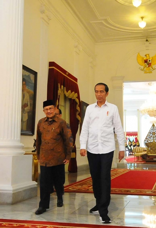 Jokowi Terima Kunjungan Habibie di Istana Merdeka