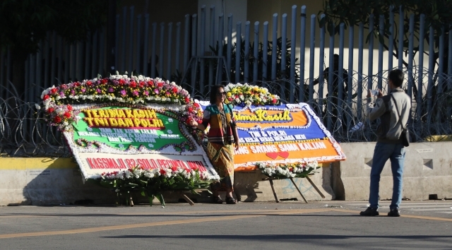 Foto Karangan  Bunga  Ucapan Terima kasih Untuk TNI Polri  
