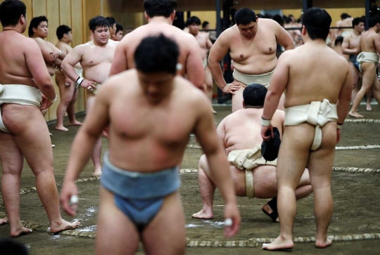 Mengintip Para Pemuda Jepang Berlatih Sumo