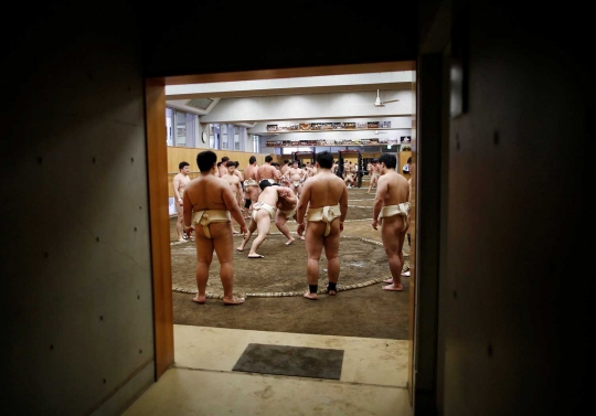 Mengintip Para Pemuda Jepang Berlatih Sumo