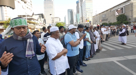 Aksi Massa Doa Bersama di Depan Gedung Bawaslu Pascakerusuhan 22 Mei