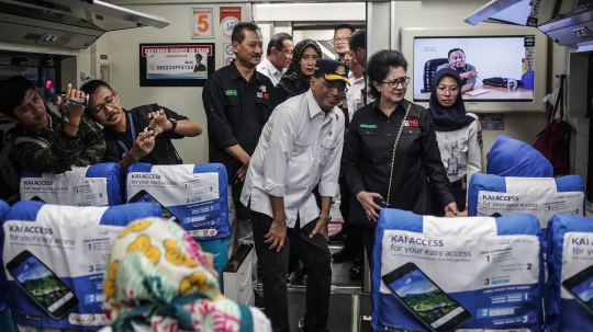 Menhub dan Menkes Tinjau Kesiapan Mudik 2019 di Stasiun Gambir