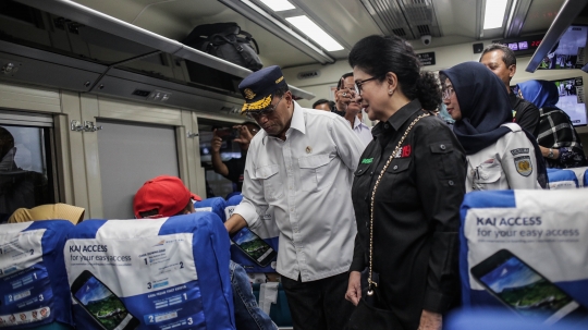 Menhub dan Menkes Tinjau Kesiapan Mudik 2019 di Stasiun Gambir